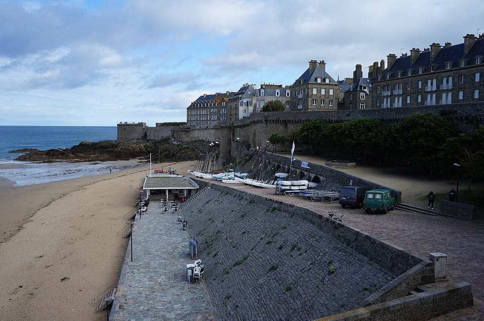 Les remparts de Saint-Malo et la tour Bidouane